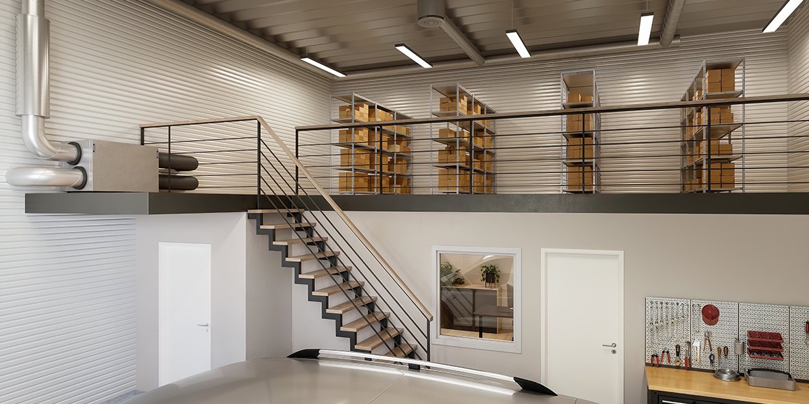 Garasje med mesanin og Nordic L6 SW loftaggregat plassert på hylle