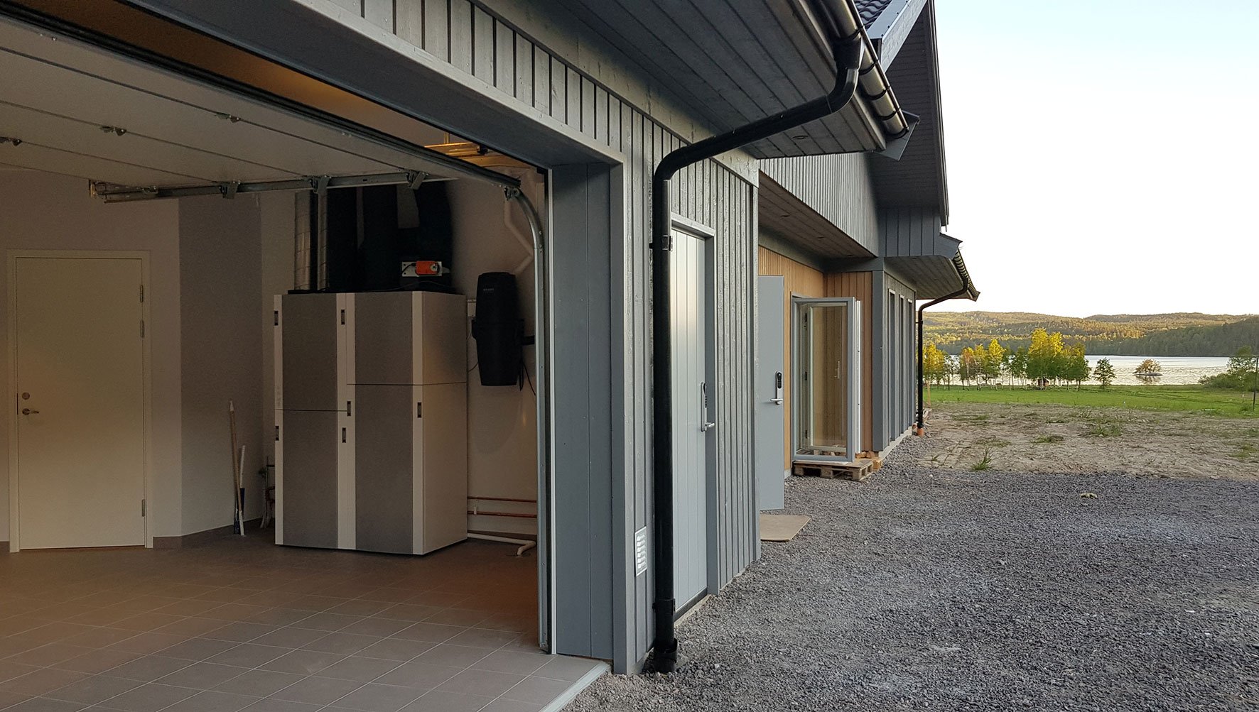 Inneklimasentralen ble plassert i garasje