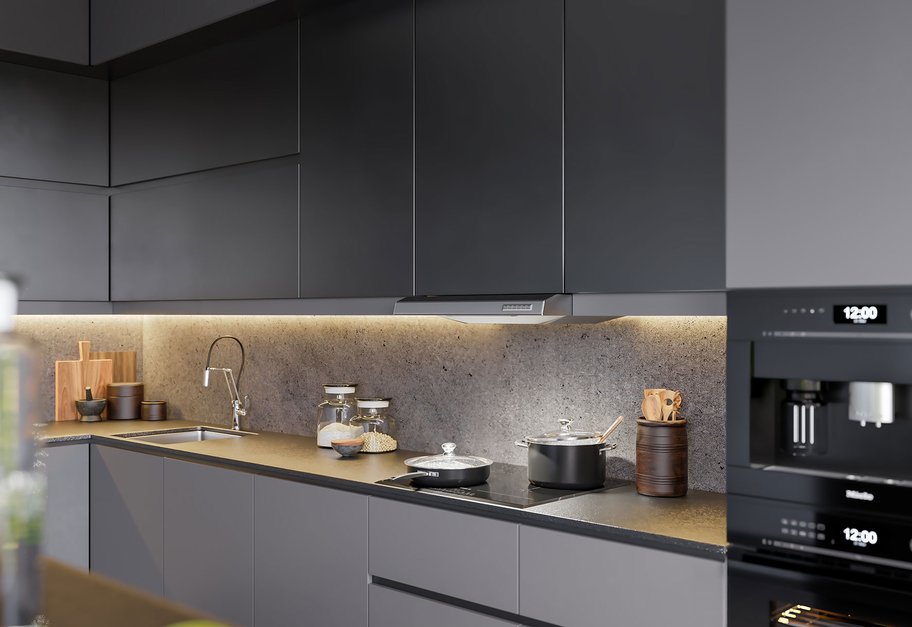 Kjøkkenvifte Facet montert i moderne kjøkken med overskap.