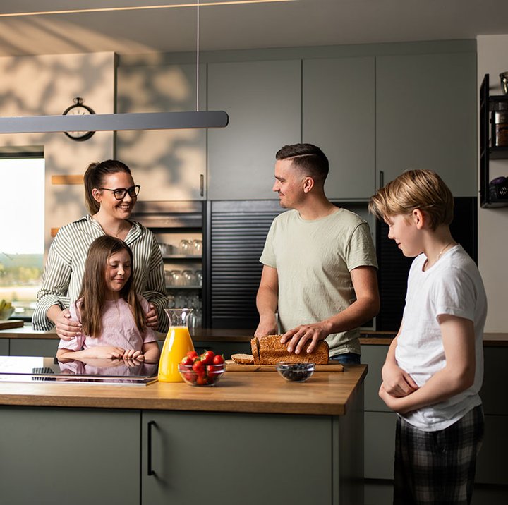 Family in kitchen with balanced indoor climate