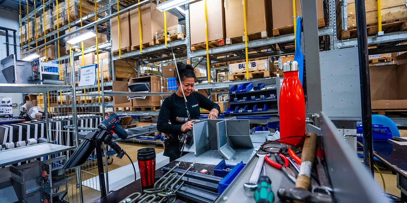 Moderne produksjon av ventilasjonsaggregat i Flexits fabrikk i dag