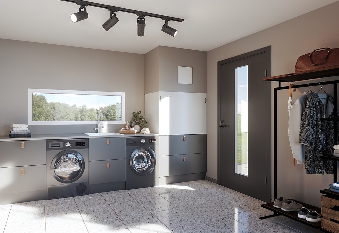 Nordic bostadsaggregat installert i moderne groventré med vaskerom.